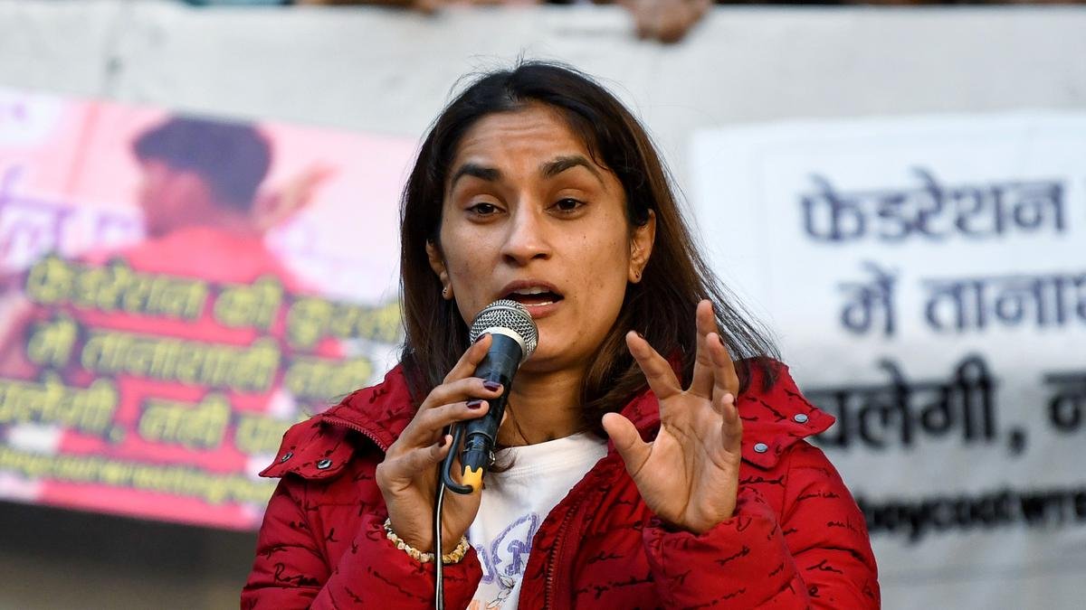 विनेश फोगट का कहना है कि निगरानी समिति के सदस्य ने MeToo जांच में संवेदनशील जानकारी लीक की