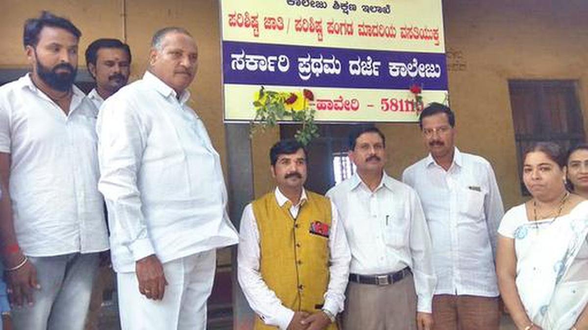 विशेष अदालत ने विधायक नेहरू ओलेकर, दो बेटों और पांच सरकारी...  भ्रष्टाचार के मामले में अधिकारी