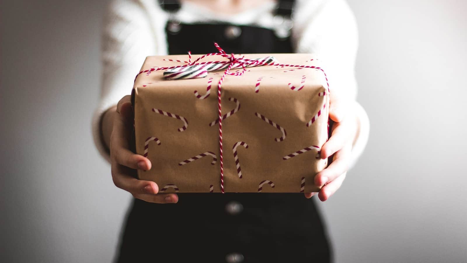 वेलेंटाइन डे 2023: प्रत्येक राशि के लिए सर्वश्रेष्ठ उपहार विचार