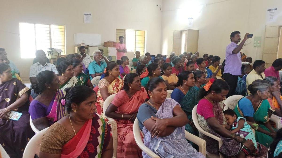 वेल्लोर जिले के पांच गांवों ने दूरी के मुद्दों का हवाला देते हुए तिरुपत्तूर जिले के माधनूर ब्लॉक में विलय की मांग की