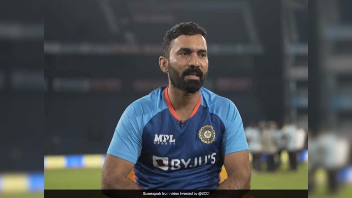 वैलेंटाइन डे सेलिब्रेशन में फैन ने मांगी मदद, दिनेश कार्तिक ने दिया एपिक रिस्पॉन्स |  क्रिकेट खबर