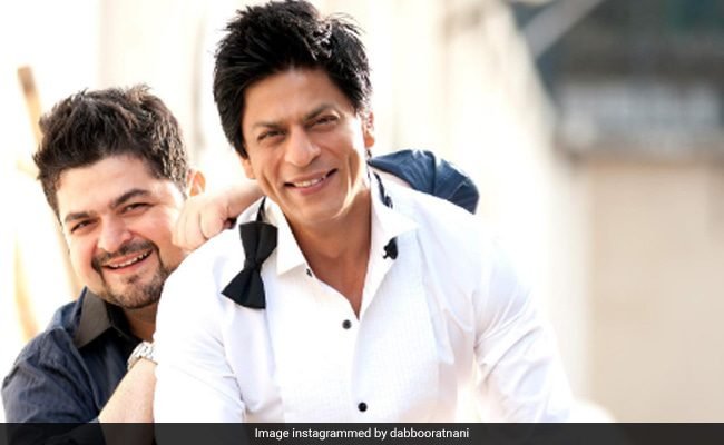 शाहरुख खान डब्बू रत्नानी के 'पसंदीदा' विषय हैं - देखें बीटीएस तस्वीर