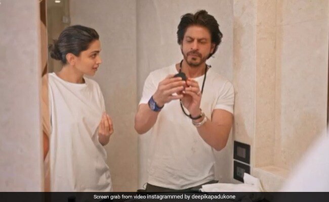 शाहरुख खान बिल्कुल 'फ्रेश, फ्रेशी' हैं।  क्योंकि, द दीपिका पादुकोण फैक्टर