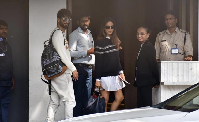 शाहिद कपूर और मीरा राजपूत कियारा आडवाणी और सिद्धार्थ मल्होत्रा ​​की शादी के लिए मुंबई से रवाना हुए