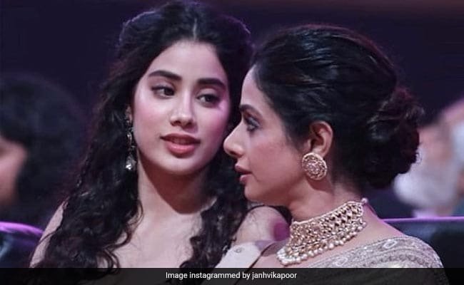 श्रीदेवी की डेथ एनिवर्सरी पर जाह्नवी कपूर ने लिखा- 'अब भी हर जगह आपको ढूंढती हूं'