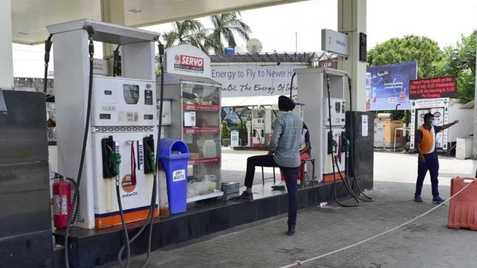 16 मार्च को पेट्रोल और डीजल की कीमतें: अपने शहर में ईंधन की दरों की जांच करें