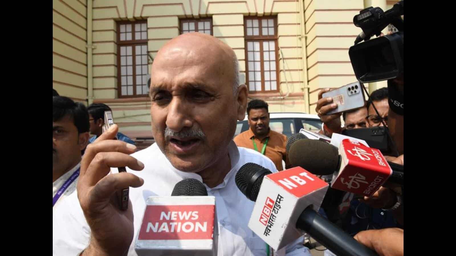 सदन में फिर से रामचरितमानस पर चर्चा करने पहुंचे बिहार के मंत्री, खुद ही झिड़क गए