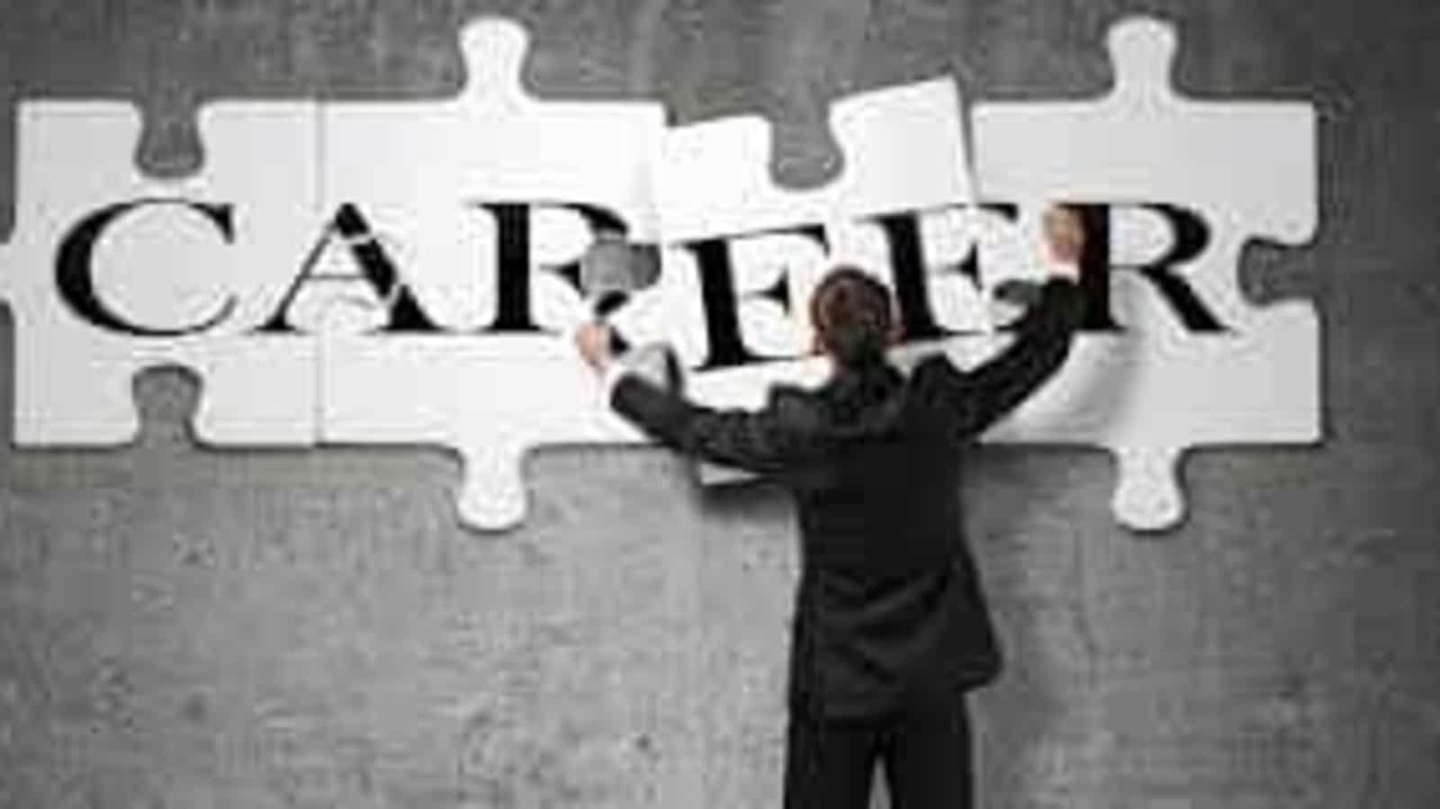 साप्ताहिक करियर राशिफल, मार्च 27-2 अप्रैल 2023: अपने करियर पर नियंत्रण रखें