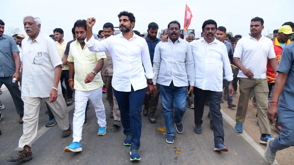 2019 से इनपुट लागत तीन गुना हो गई है, टमाटर बेल्ट के किसान लोकेश को बताते हैं