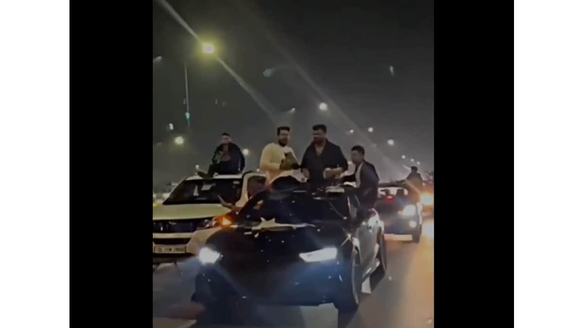 Viral Video: चलती कार की छत पर YouTuber मना रहा था बर्थडे, वीडियो वायरल होते ही पुलिस ने किया गिरफ्तार!