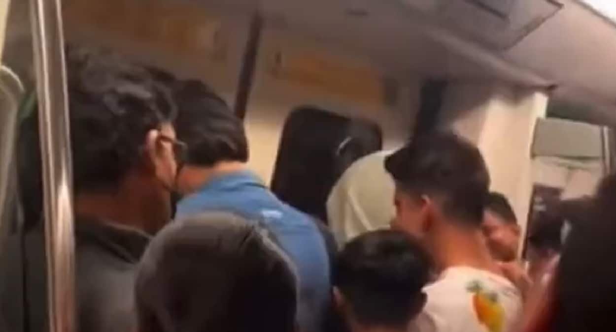 Viral Video : दिल्‍ली मेट्रो में अनाउंसमेंट की जगह चला हरियाणवी गाना, देखें सोशल मीडिया में वायरल वीडियो