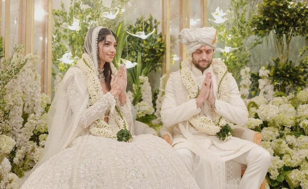 अंदर अलाना पांडे और इवोर मैक्रे की 'मंत्रमुग्ध वन' थीम्ड बिग, फैट वेडिंग