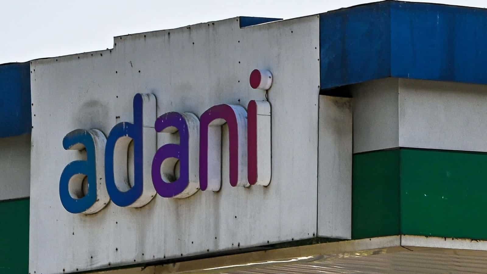 अडानी समूह 2.15 अरब डॉलर के शेयर-समर्थित ऋण का पूर्व भुगतान करता है