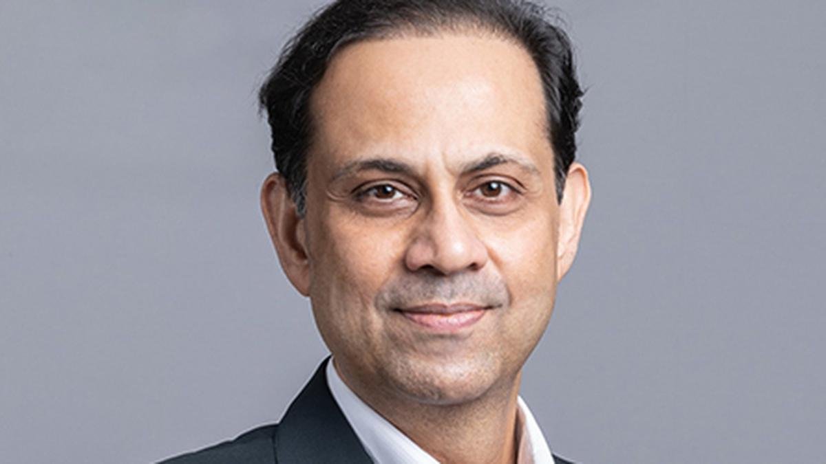 आरबीआई की कठोर निगरानी भारतीय बैंकों को स्वस्थ रखती है: सीआईआई अध्यक्ष संजीव बजाज