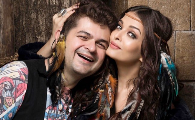 इस तस्वीर में ऐश्वर्या राय बच्चन कितनी स्टनिंग हैं?