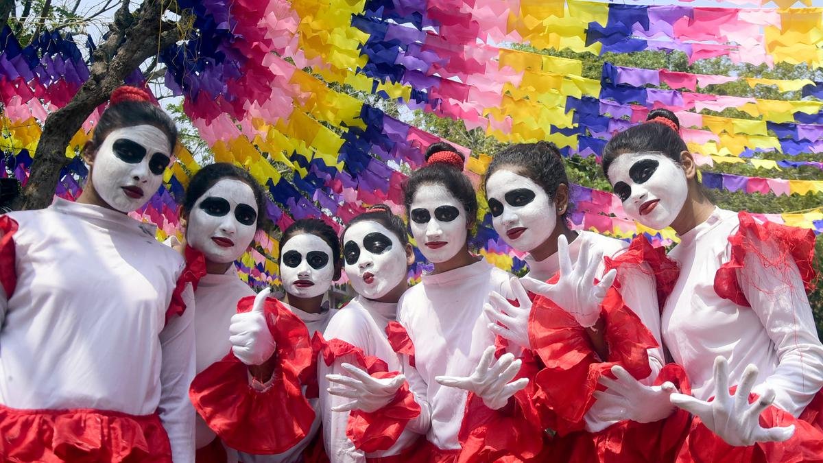 एनआईटी के रागम '23 में, दूसरे दिन पारंपरिक और आधुनिक का मिश्रण