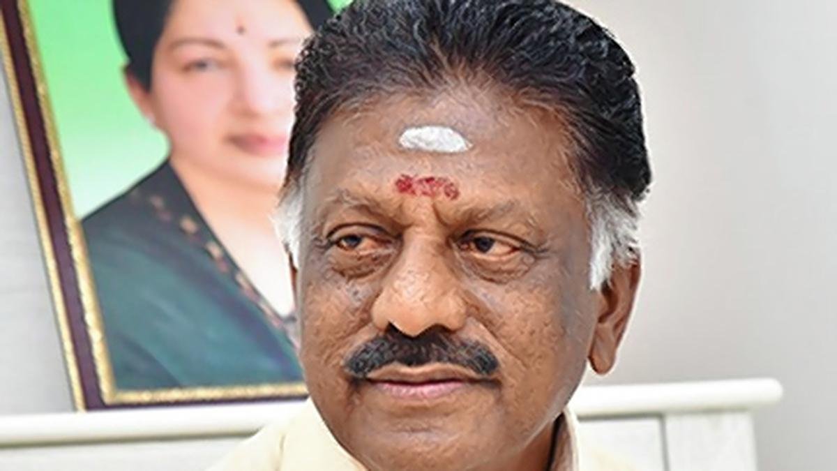 ओ पन्नीरसेल्वम का आरोप है कि सड़कों का उचित रखरखाव नहीं किया जा रहा है, लेकिन टोल दरों में वृद्धि की जा रही है