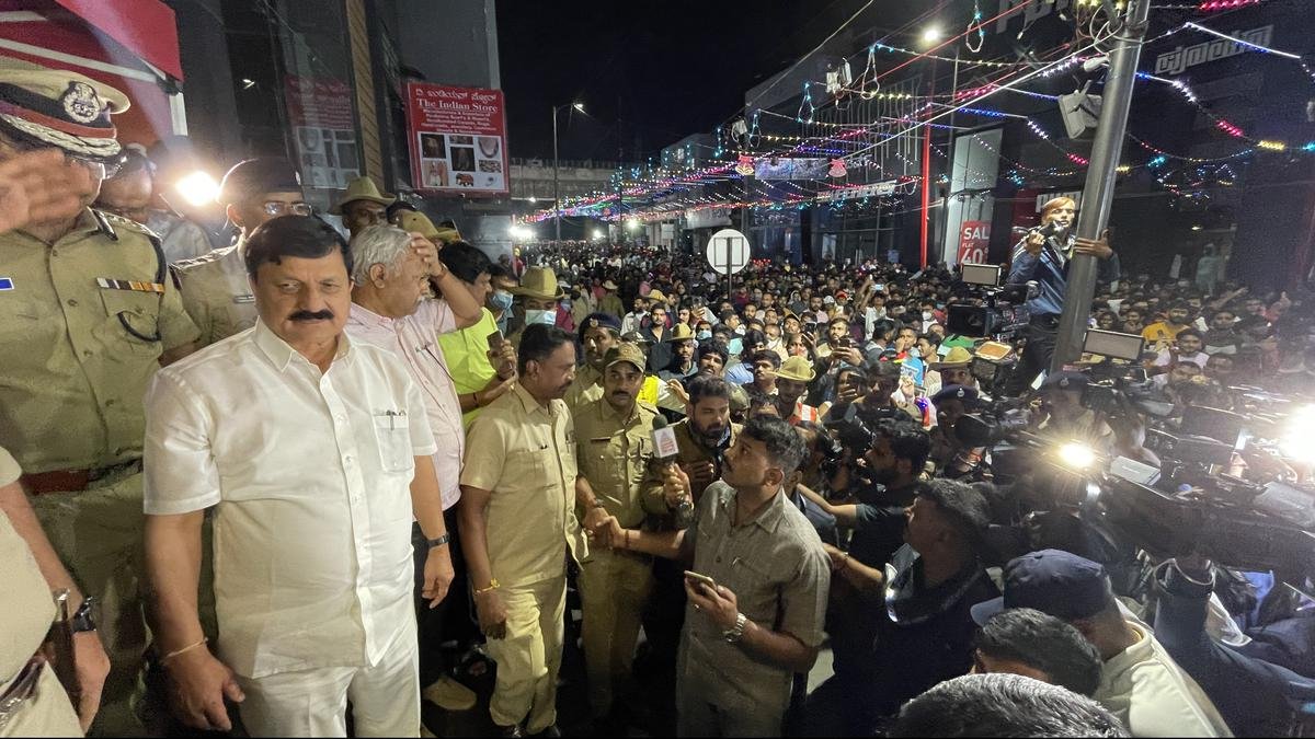 कर्नाटक के गृह मंत्री के एस्कॉर्ट वाहन की चपेट में आने से व्यक्ति की मौत