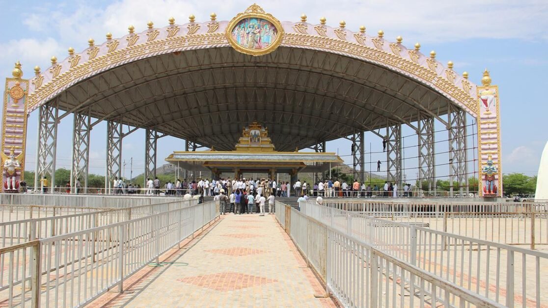 कल्याण वेदिका आंध्र प्रदेश के वोंटीमिट्टा में 'सीता राम कल्याणम' के लिए तैयार हो रही है