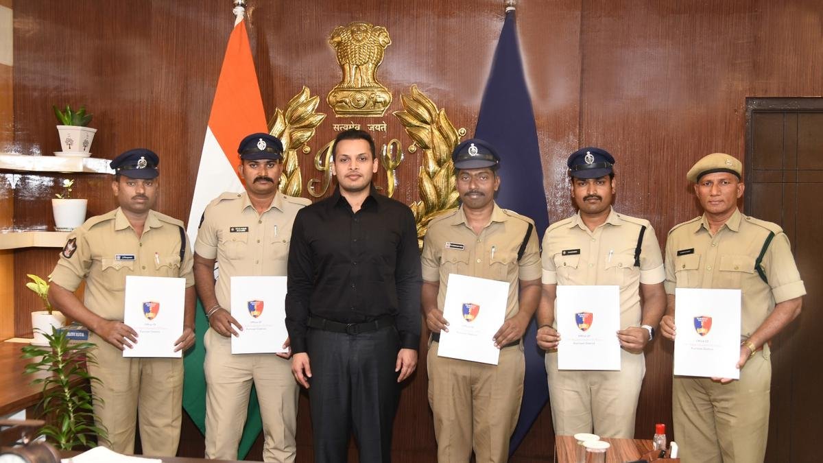 कुरनूल में पुलिसकर्मियों द्वारा प्रदर्शन के लिए पुरस्कार