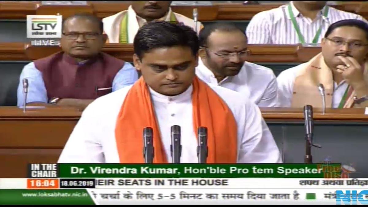 केंद्र वाराणसी और हल्दिया के बीच गंगा के किनारे 60 जेटी विकसित कर रहा है: नौवहन और जलमार्ग राज्य मंत्री शांतनु ठाकुर