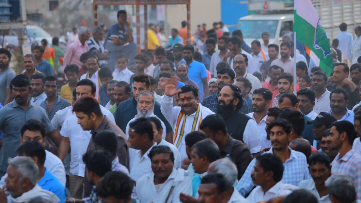 केसीआर लोगों और निर्वाचित प्रतिनिधियों के लिए दुर्गम है, कांग्रेस का आरोप है