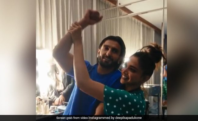 कैसे दीपिका पादुकोण के सबसे बड़े चीयरलीडर रणवीर सिंह ने उनके ऑस्कर गिग पर प्रतिक्रिया दी