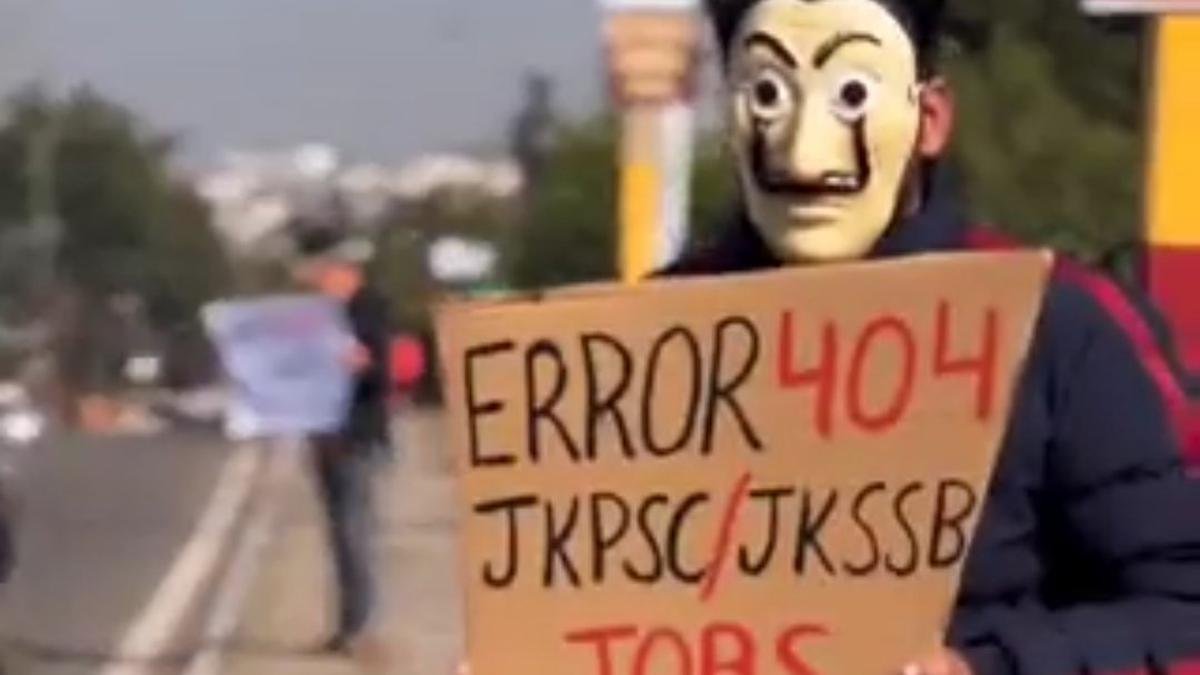 जम्मू-कश्मीर में जेई, उप-निरीक्षकों के चयन में कंपनी की भागीदारी को 'ब्लैक लिस्टेड' करने का उम्मीदवारों ने किया विरोध