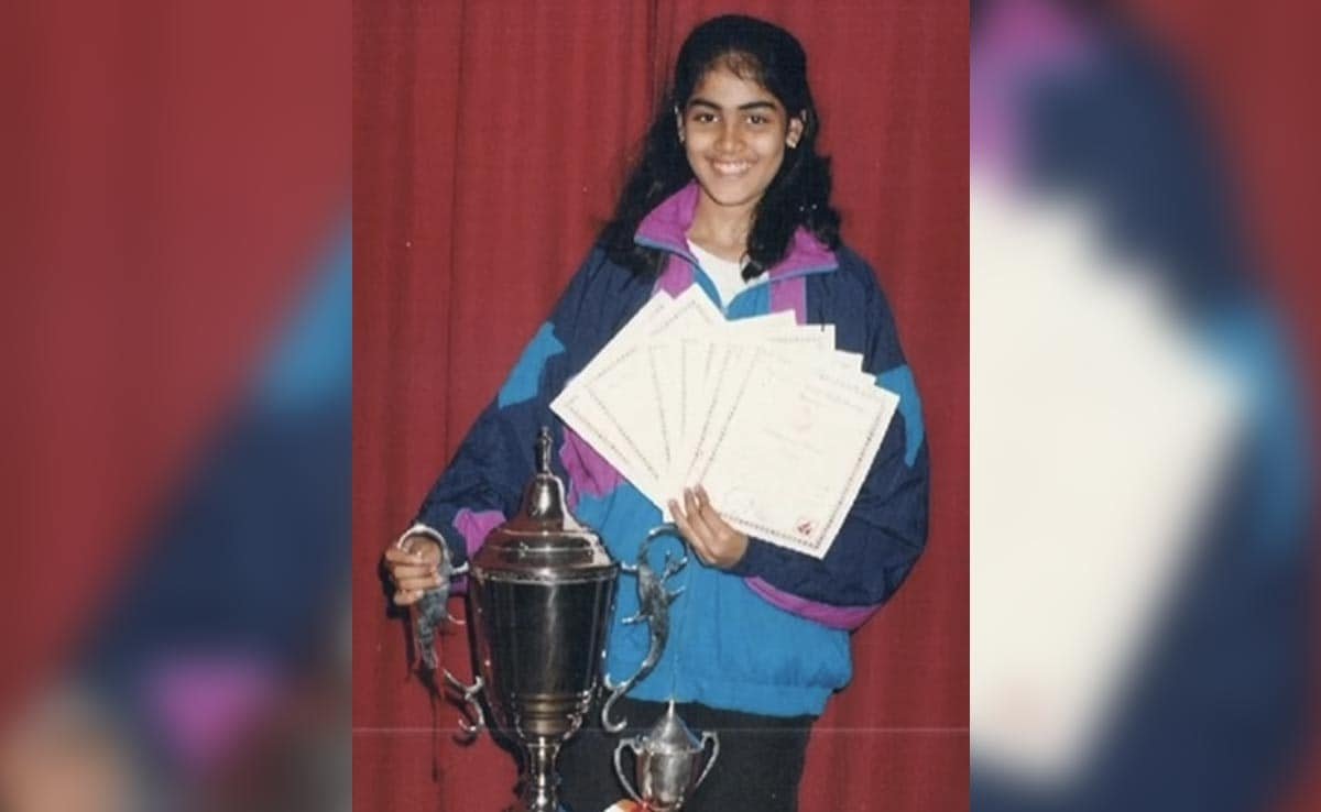 जेनेलिया डिसूजा अपने कॉलेज के दिनों से सोना फेंकने के लिए प्रशंसकों का इलाज करती हैं