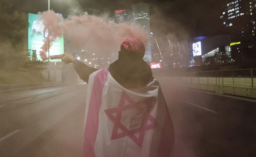 तस्वीरों में: इज़राइल अपने अब तक के सबसे बड़े विरोध प्रदर्शनों में से एक का गवाह बना।  उसकी वजह यहाँ है