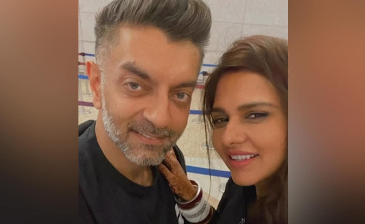 हनीमून से नवविवाहित दलजीत कौर और निखिल पटेल की 'फर्स्ट ऑफ मैनी सेल्फी'