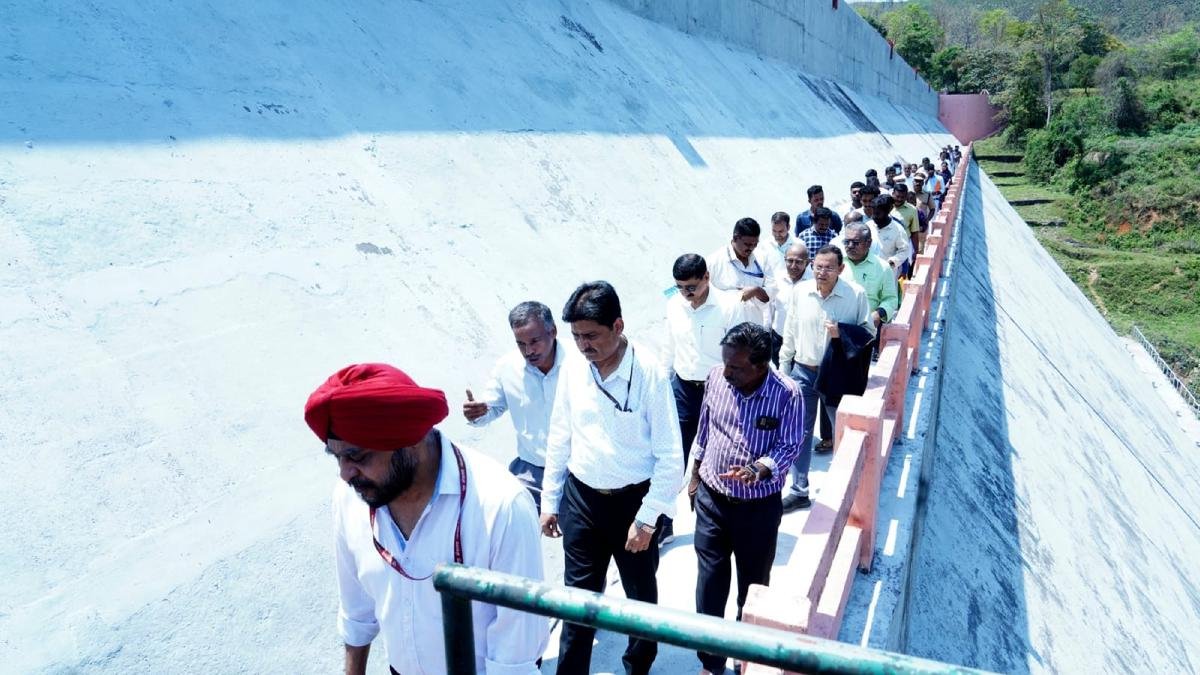 पर्यवेक्षी समिति ने मुल्लापेरियार बांध का दौरा किया