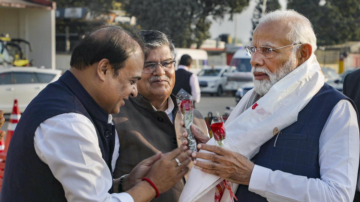 पीएम ने असम मंत्रिपरिषद के साथ बैठक की