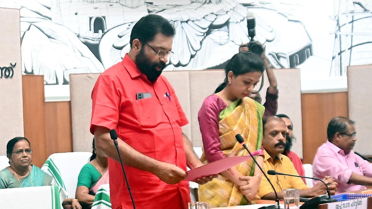 पीके गोपन ने कोल्लम जिला पंचायत प्रमुख के रूप में कार्यभार संभाला