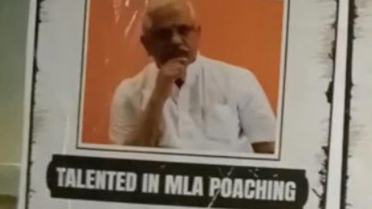 बीएल संतोष के 'मिसिंग' और 'वांटेड' वाले पोस्टर हैदराबाद में लगे हैं