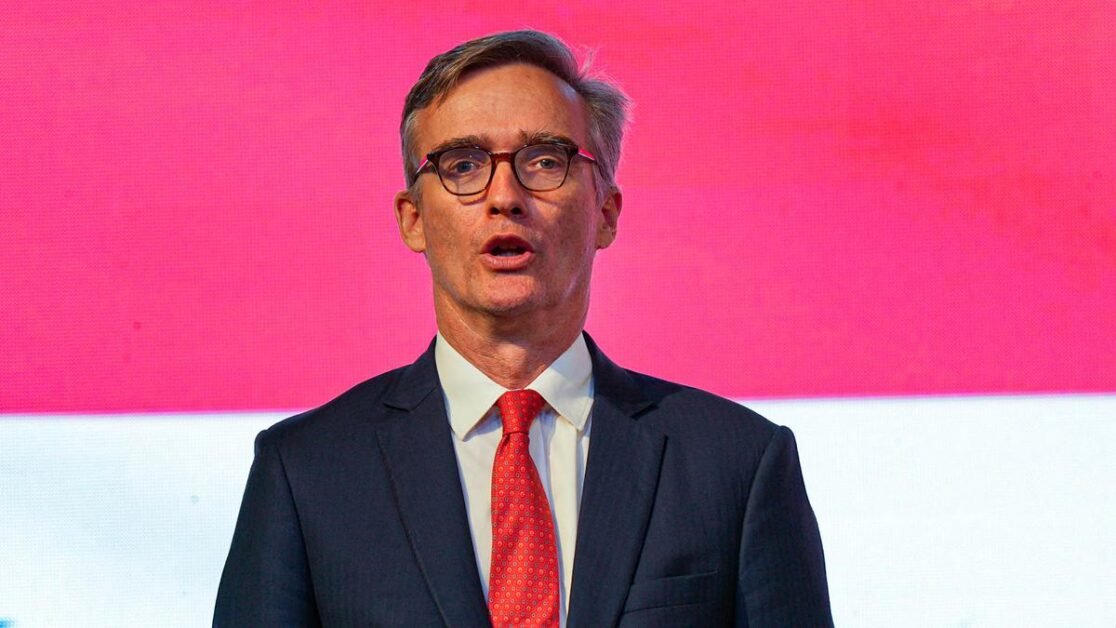 ब्रिटेन के अधिकारियों ने खालिस्तान समर्थक प्रदर्शनकारियों द्वारा की गई बर्बरता के बाद भारतीय मिशन की सुरक्षा को 'गंभीरता' से लेने का संकल्प लिया है