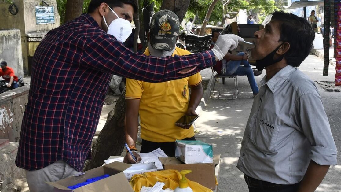 भारत में 918 नए COVID-19 मामले दर्ज किए गए, 4 मौतें हुईं