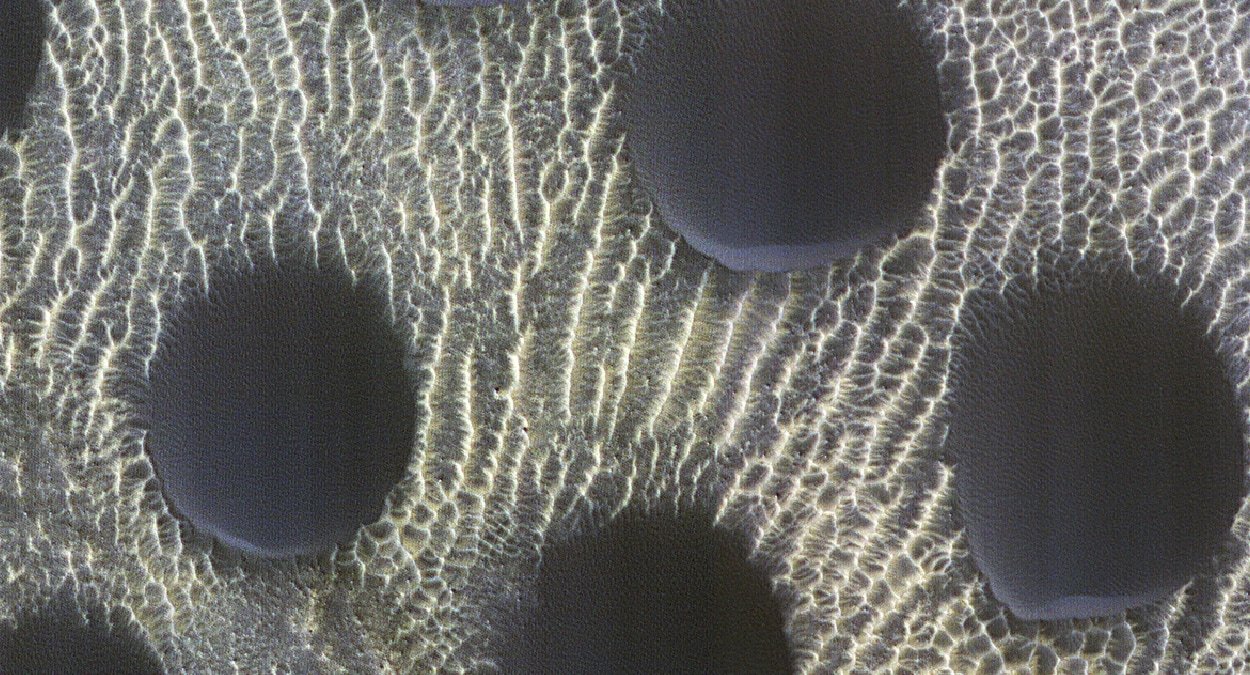 मंगल ग्रह पर रेत के गोल टीलों का क्‍या काम? Nasa के स्‍पेसक्राफ्ट ने खींची तस्‍वीर