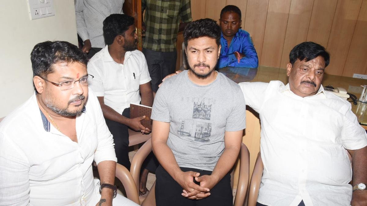 महादेवप्पा नंजनगुड से कांग्रेस टिकट की दौड़ से हटे, दर्शन ध्रुवनारायण को समर्थन दिया