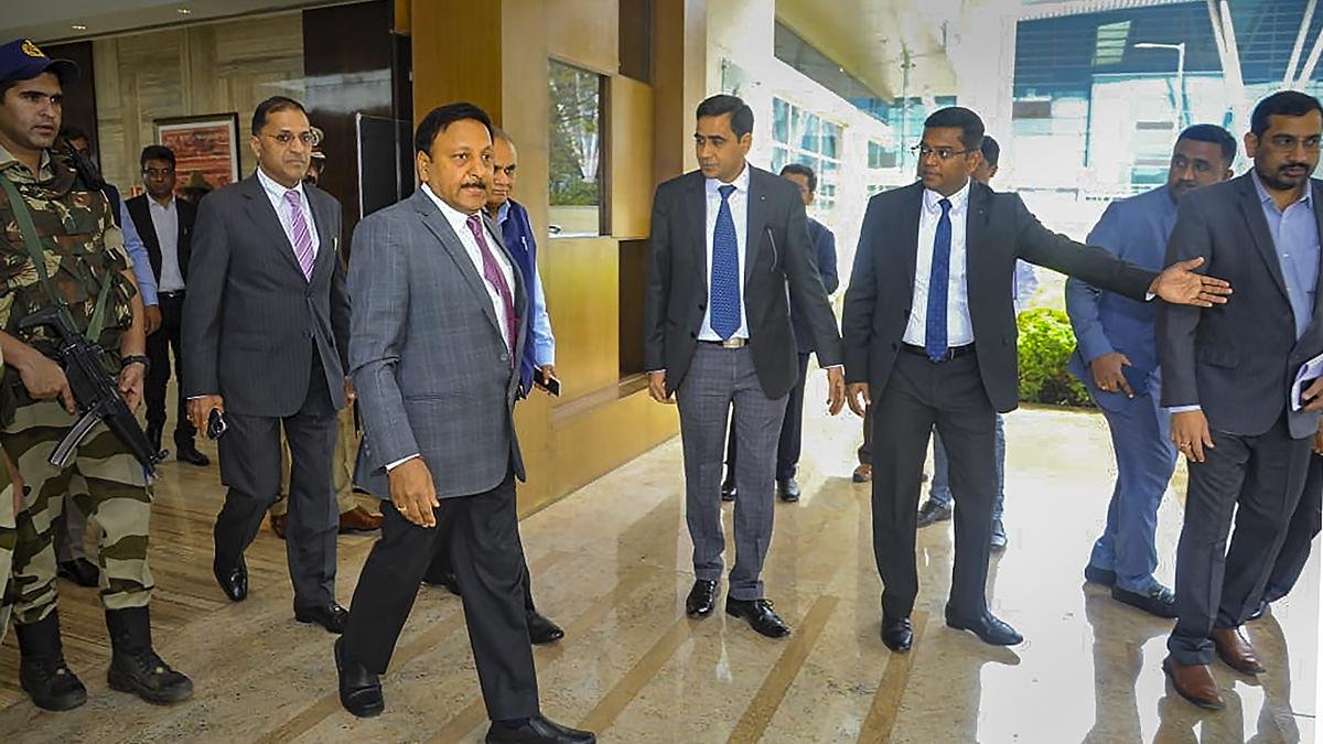 मुख्य चुनाव आयुक्त ने की चुनाव तैयारियों की समीक्षा