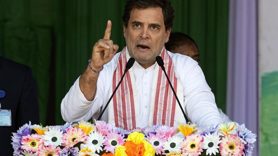 मुस्लिम यूथ लीग ने राहुल गांधी के साथ एकजुटता में मशाल रैली का आयोजन किया