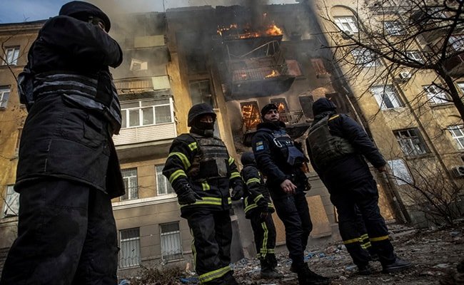 यूक्रेन लगातार रूसी हमलों के बीच बखमुत पर हार नहीं मानने का संकल्प लेता है