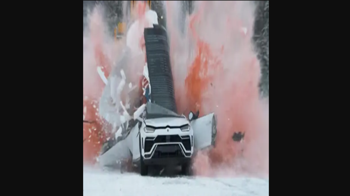 यूट्यूबर ने खड़े-खड़े तबाह कर दी 3.15 करोड़ की Lamborghini SUV! देखें वायरल वीडियो