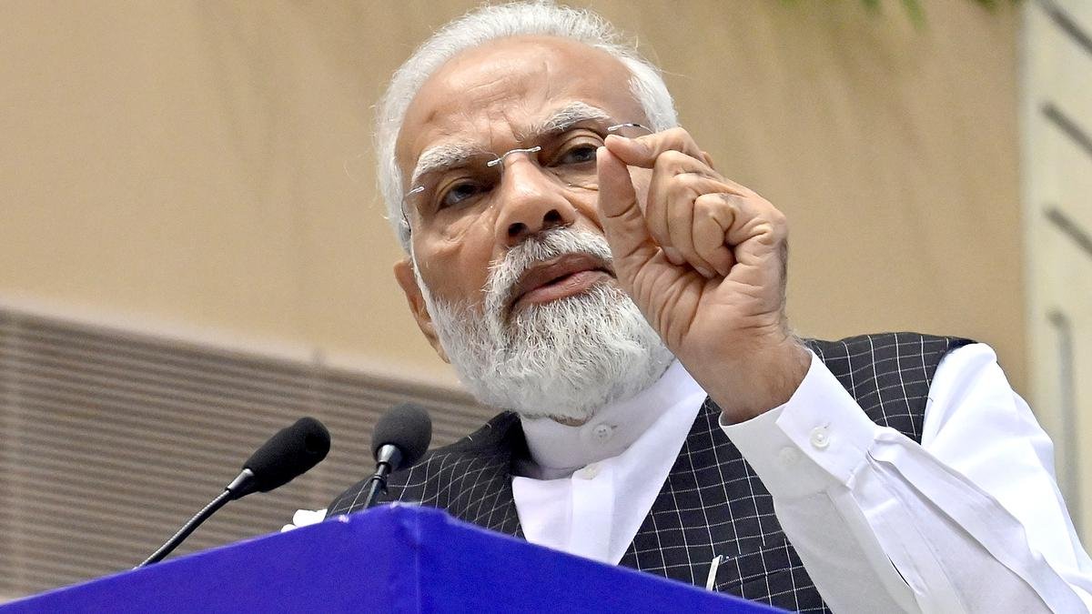 राष्ट्रीय टीकाकरण दिवस पर, पीएम मोदी ने भारत को स्वस्थ रखने के प्रयासों के लिए स्वास्थ्य कर्मियों की सराहना की