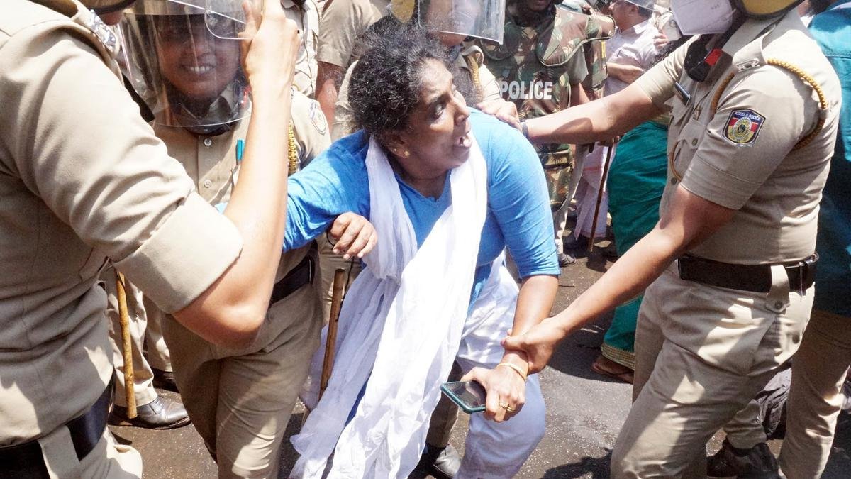 राहुल की अयोग्यता के खिलाफ कांग्रेस का विरोध कन्नूर में हिंसक हो गया