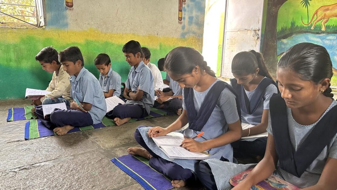 विलकोमेन: बीड गांव के बच्चे धाराप्रवाह जर्मन भाषा में आगंतुकों का अभिवादन करते हैं