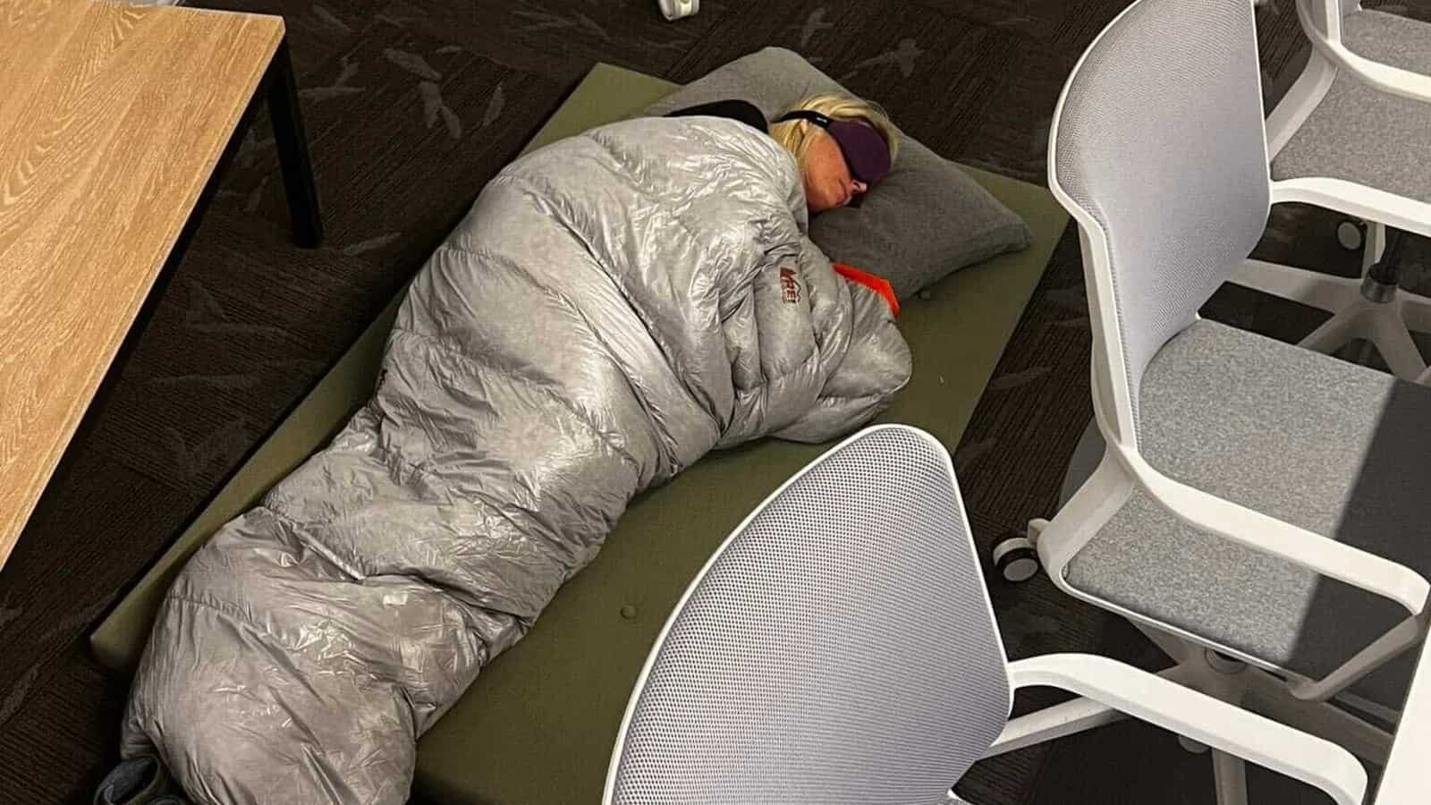 'व्यवसाय परिवार नहीं हैं': पूर्व-ट्विटर कर्मचारी जिसकी कार्यालय में सोने की तस्वीर वायरल हुई थी