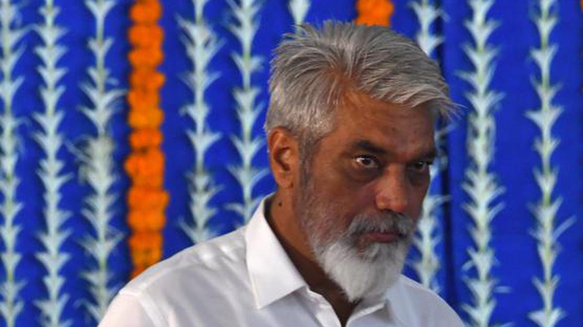 'संजय राउत उद्धव ठाकरे के हाथ से खाते हैं, लेकिन शरद पवार के लिए काम करते हैं';  शिंदे खेमे के मंत्री के बयान पर महाराष्ट्र विधानसभा में हंगामा