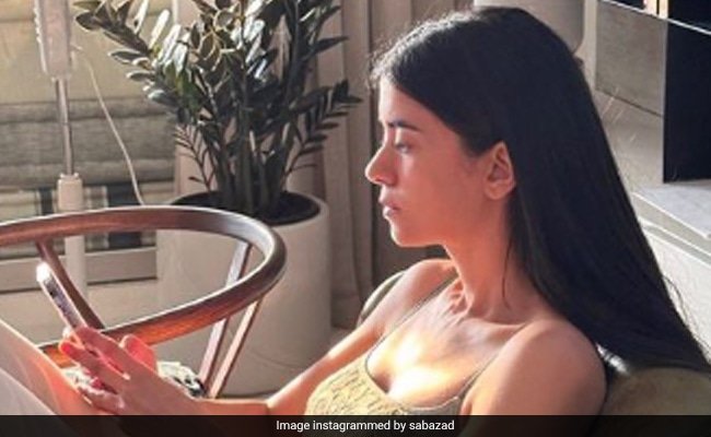 सबा आज़ाद की 'कैज़ुअल दोपहर' का एक दृश्य, ऋतिक रोशन के सौजन्य से