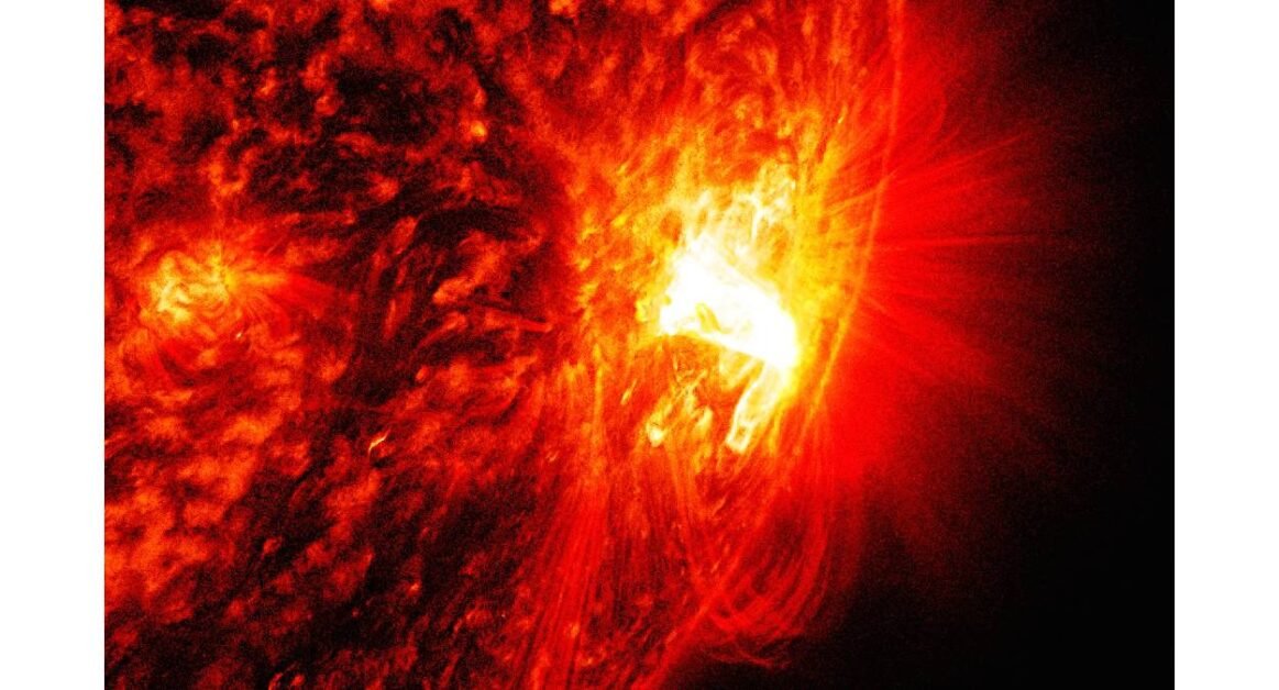 सूर्य में ‘धमाका’, 3000km प्रति सेकंड की स्‍पीड से पृथ्‍वी की ओर आई ‘आफत’, रेडियाे ब्‍लैकआउट